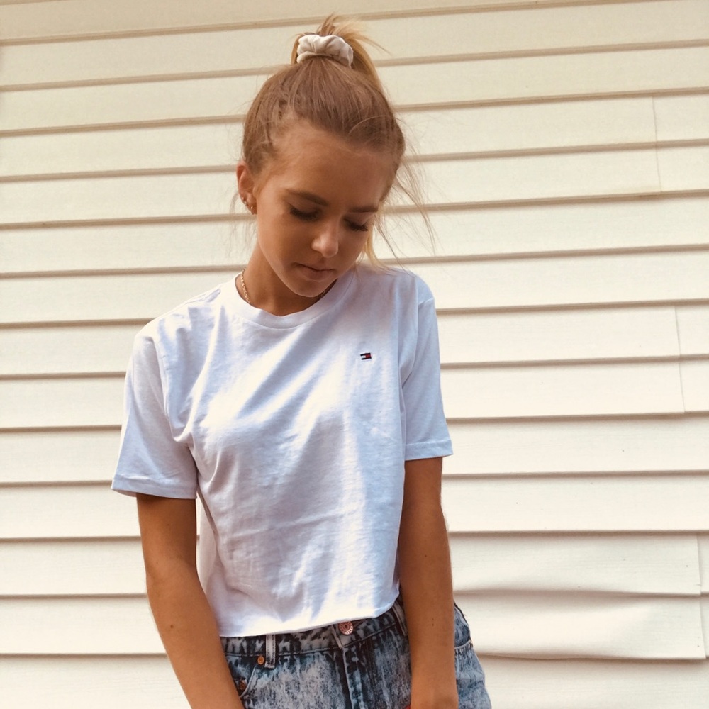 Tommy Hilfiger Tee - Picture 5 of 7